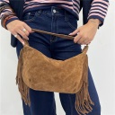 borsa mezzaluna con frange west